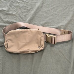 Lululemon Everywhere Belt Bag 1L Khaki preloved